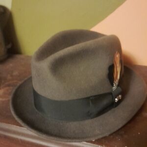Bailey's fedora. Gray w/ black band, size 7.25